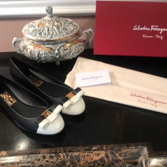 Salvatore Ferragamo Shoes - Salvatore Ferragamo Varina black/White 7 M